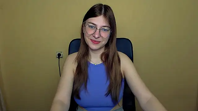 Luna Lush  online show from April 4, 8:32 am