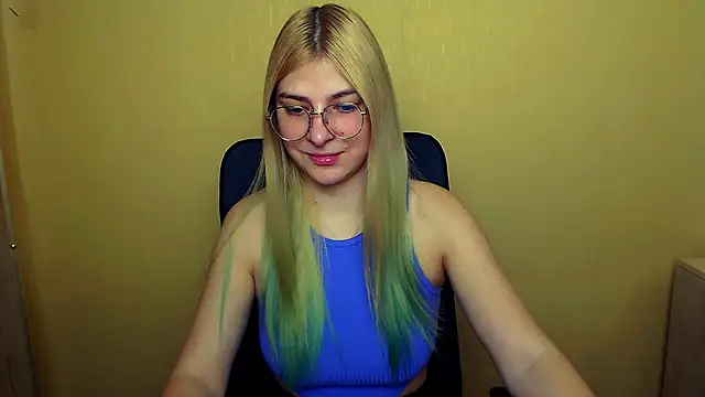 Luna Lush  online show from February 6, 9:22 am