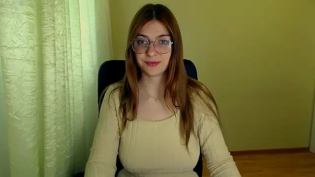Luna Lush  online show from June 10, 9:10 am