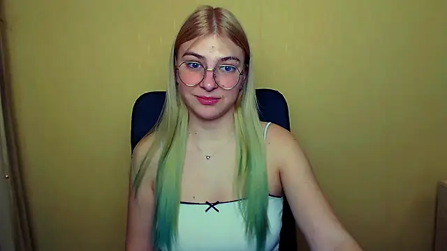 Luna Lush  online show from January 21, 11:35 am