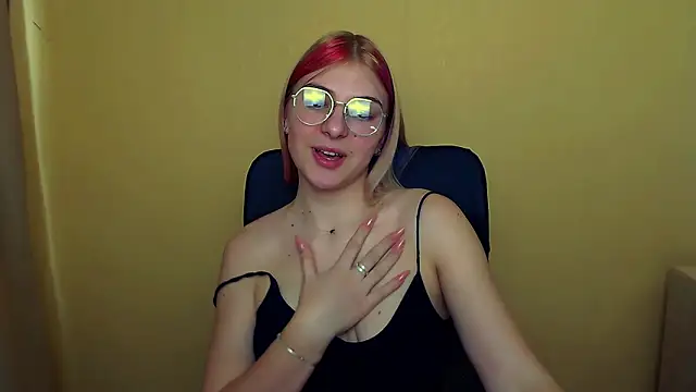 Luna Lush  online show from March 20, 12:11 pm