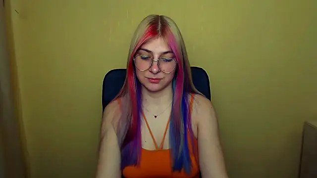 Luna Lush  online show from March 19, 11:50 am