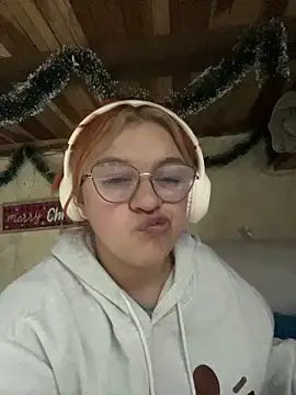 SophiaWeestt99 online show from December 18, 2:27 am