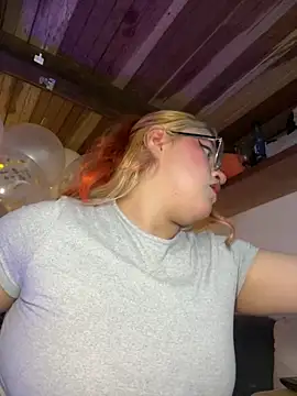 SophiaWeestt99 online show from March 13, 4:28 am