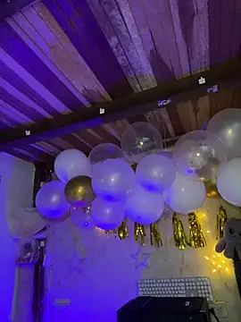 SophiaWeestt99 online show from April 1, 3:41 am