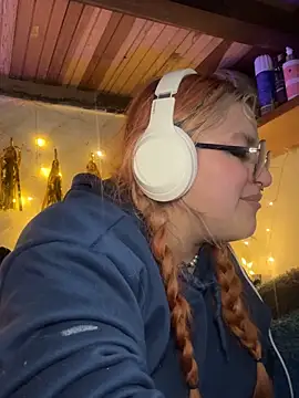 SophiaWeestt99 online show from May 11, 6:26 am