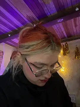 SophiaWeestt99 online show from April 22, 4:52 am