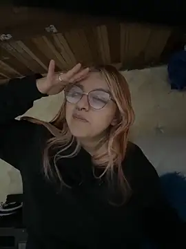 SophiaWeestt99 online show from October 18, 2:57 am