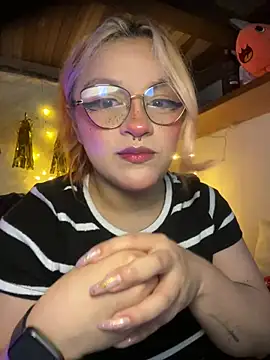 SophiaWeestt99 online show from April 7, 3:52 am