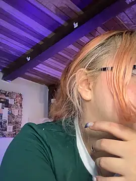 SophiaWeestt99 online show from April 29, 3:00 am