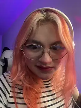 SophiaWeestt99 online show from June 2, 2:22 am