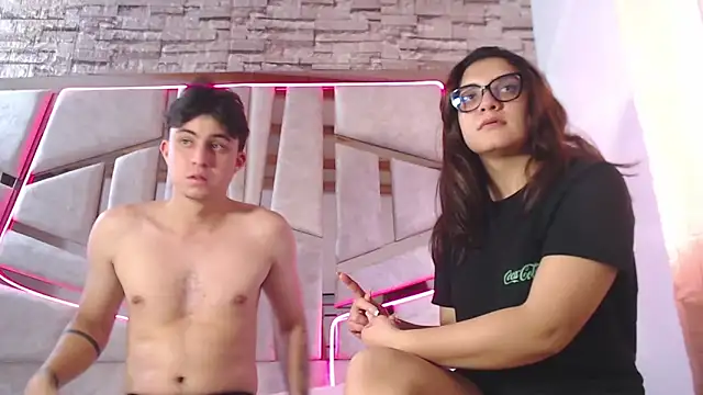 mia and austin online show from February 13, 2:09 pm