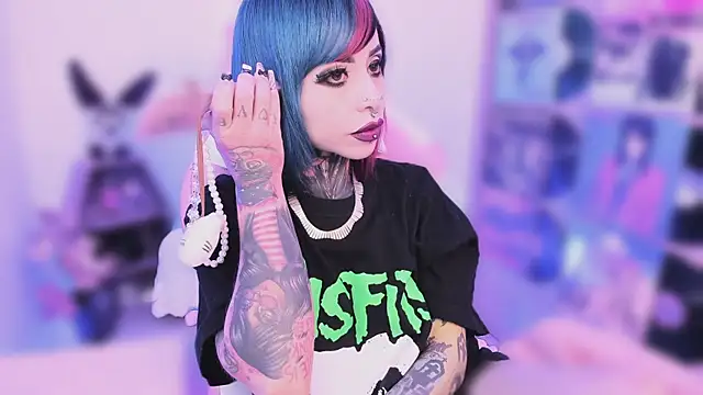 NikkiRamone online show from November 6, 3:32 am