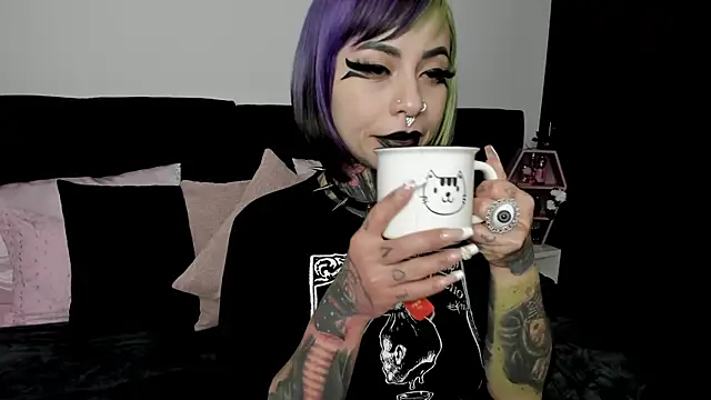 NikkiRamone online show from February 15, 5:09 am