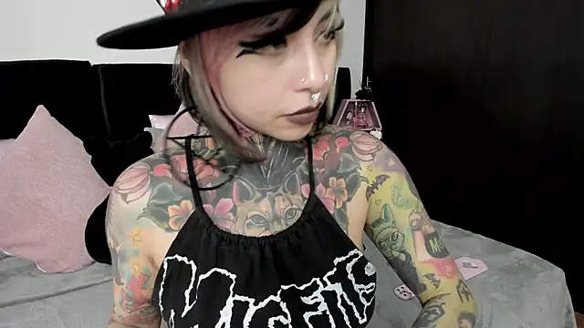 NikkiRamone online show from January 31, 3:11 pm