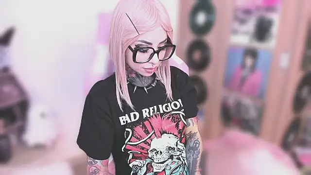 Snapshot of NikkiRamone chatting on January 7, 11:37 am NikkiRamone online show from January 7, 11:37 am