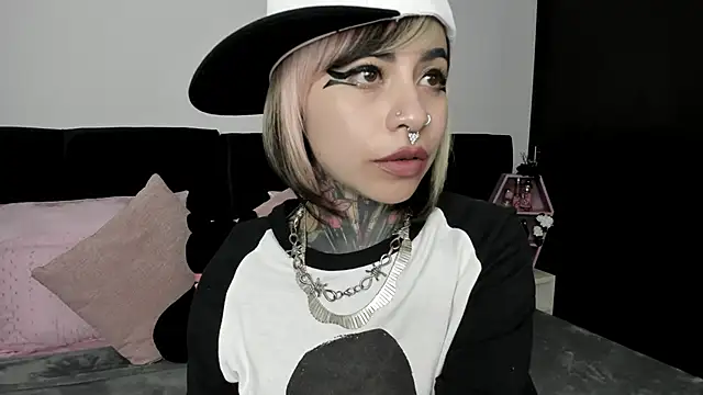 NikkiRamone online show from January 22, 12:17 pm