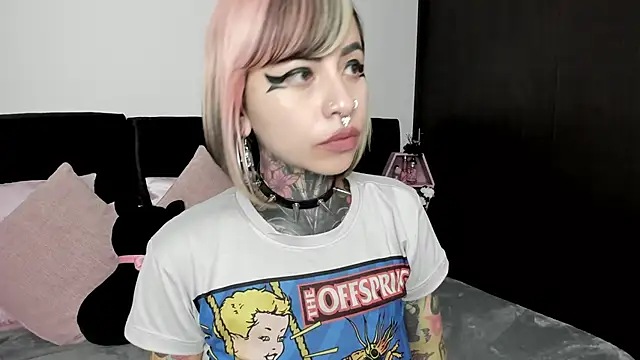 NikkiRamone online show from January 21, 11:56 am