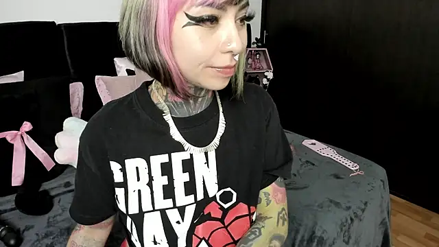 NikkiRamone online show from February 11, 9:52 am