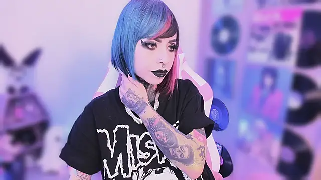 NikkiRamone online show from November 10, 10:26 pm