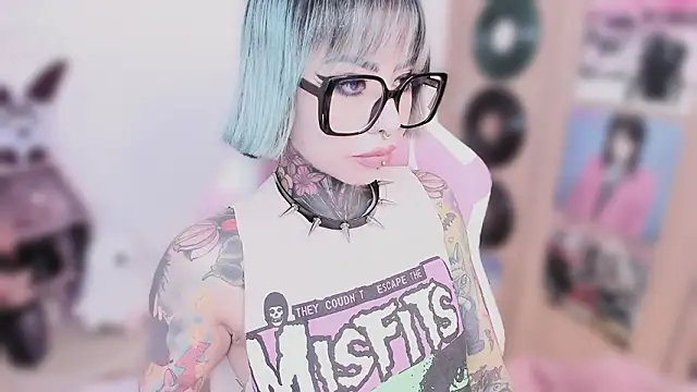 Snapshot of NikkiRamone chatting on February 24, 11:33 am NikkiRamone online show from February 24, 11:33 am