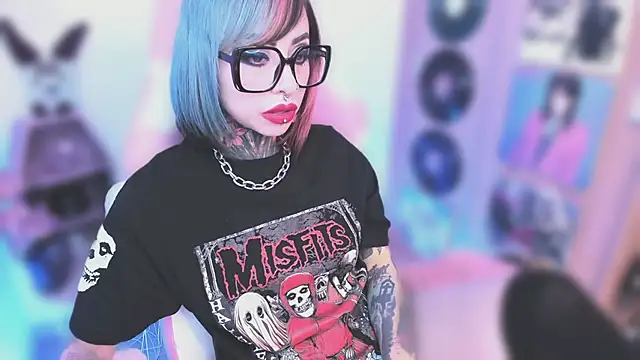 NikkiRamone online show from December 3, 9:03 pm