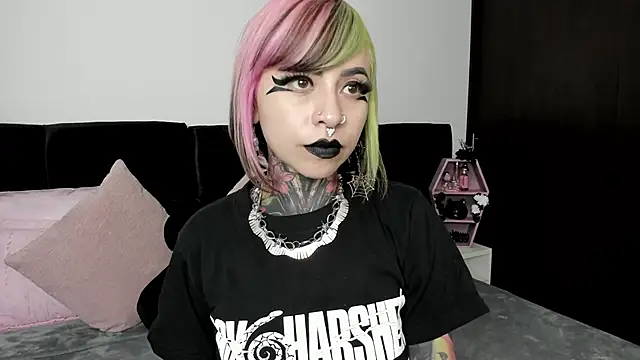 NikkiRamone online show from January 24, 11:59 am