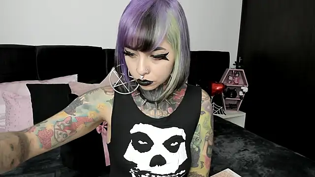 NikkiRamone online show from February 15, 6:12 pm