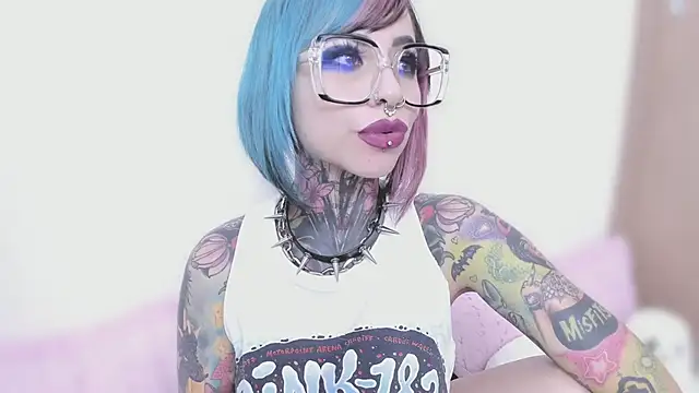 NikkiRamone online show from September 30, 1:00 am