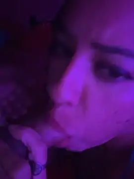 mariposapontiak420 online show from February 8, 4:10 am