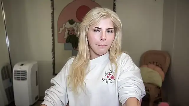 Snapshot of SirenitySirenxx chatting on March 14, 11:22 pm SirenitySirenxx online show from March 14, 11:22 pm