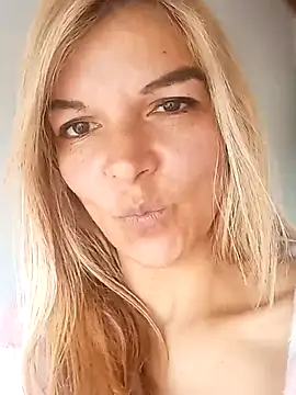 Snapshot of Samanthahavery44 chatting on June 17, 4:50 pm Samanthahavery44 online show from June 17, 4:50 pm