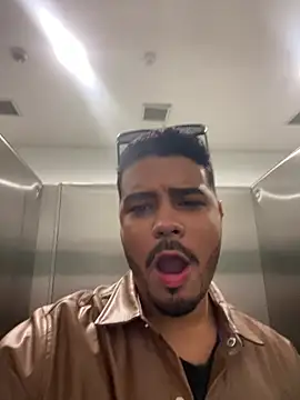 thiagowes online show from March 28, 10:55 pm