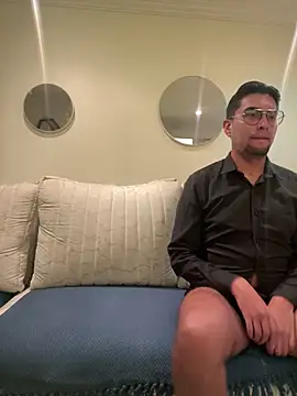 thiagowes online show from February 24, 2:45 am