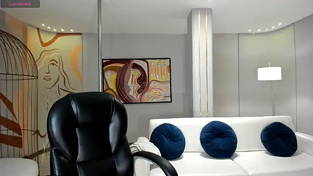 Snapshot of RebeccaHudson chatting on May 19, 8:05 pm RebeccaHudson online show from May 19, 8:05 pm