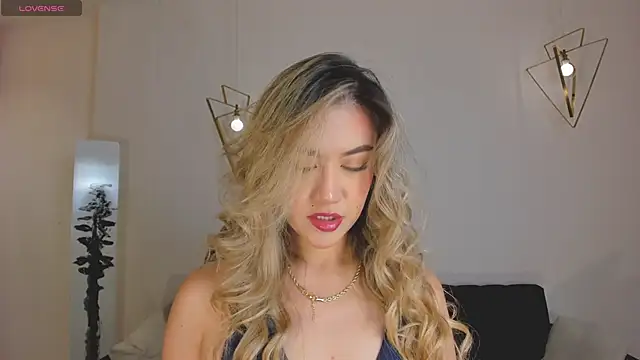 RebeccaHudson online show from April 14, 7:52 pm