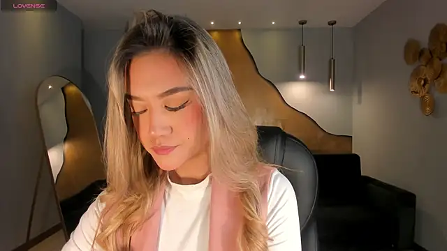 RebeccaHudson online show from March 27, 6:42 pm