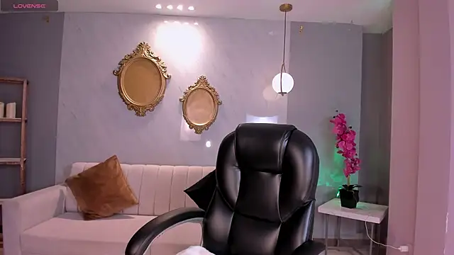 Snapshot of RebeccaHudson chatting on May 28, 7:53 pm RebeccaHudson online show from May 28, 7:53 pm
