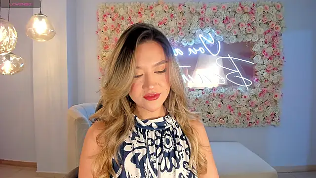 Snapshot of RebeccaHudson chatting on October 13, 6:53 pm RebeccaHudson online show from October 13, 6:53 pm