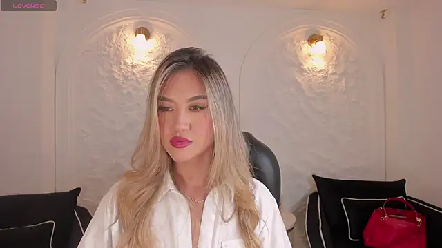 RebeccaHudson online show from March 11, 8:03 pm