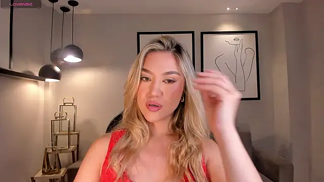 RebeccaHudson online show from December 17, 8:03 pm