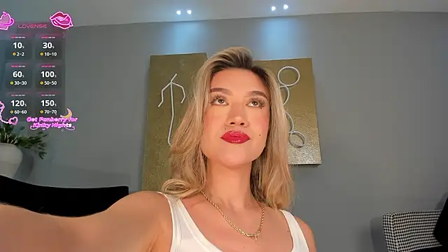 RebeccaHudson online show from February 3, 7:41 pm