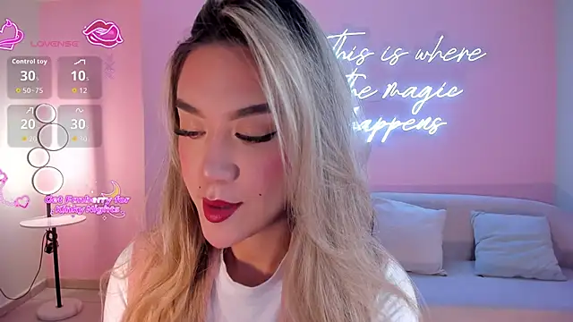 RebeccaHudson online show from March 3, 8:16 pm