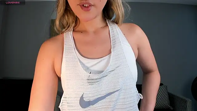 RebeccaHudson online show from March 17, 7:17 pm