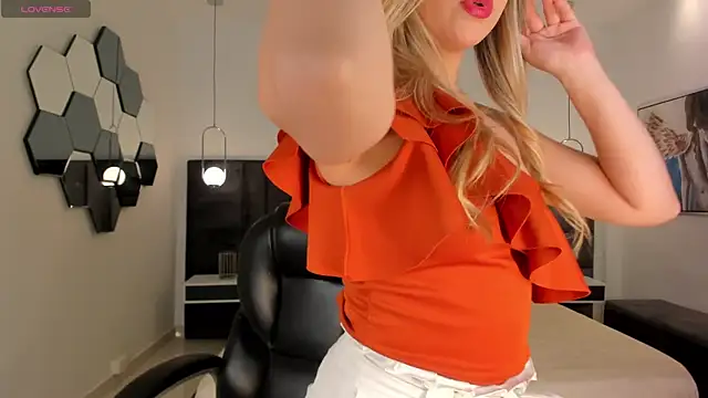 Snapshot of RebeccaHudson chatting on June 21, 6:36 pm RebeccaHudson online show from June 21, 6:36 pm