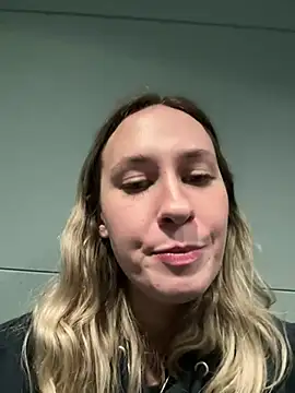 Snapshot of M1ssyk1ssy chatting on January 1, 6:49 pm M1ssyk1ssy online show from January 1, 6:49 pm