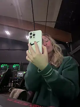 Snapshot of M1ssyk1ssy chatting on December 26, 10:09 pm M1ssyk1ssy online show from December 26, 10:09 pm