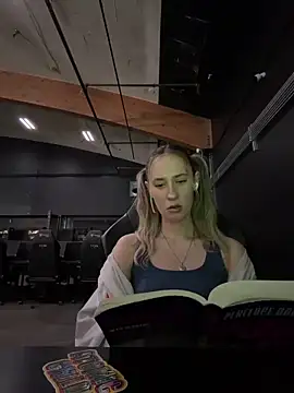 M1ssyk1ssy online show from March 20, 7:15 pm