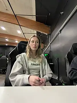 M1ssyk1ssy online show from April 8, 7:15 pm