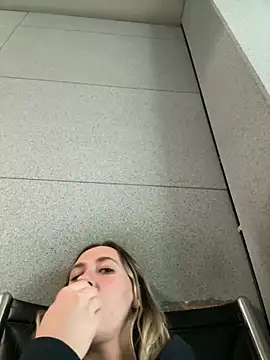 Snapshot of M1ssyk1ssy chatting on January 17, 6:44 pm M1ssyk1ssy online show from January 17, 6:44 pm